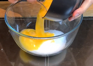 Mix egg and sugar