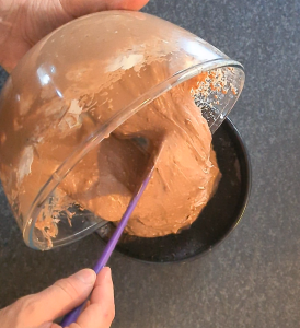 Pour Nutella mix
