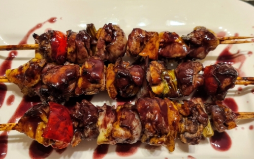 Chicken skewers with Malbec wine.